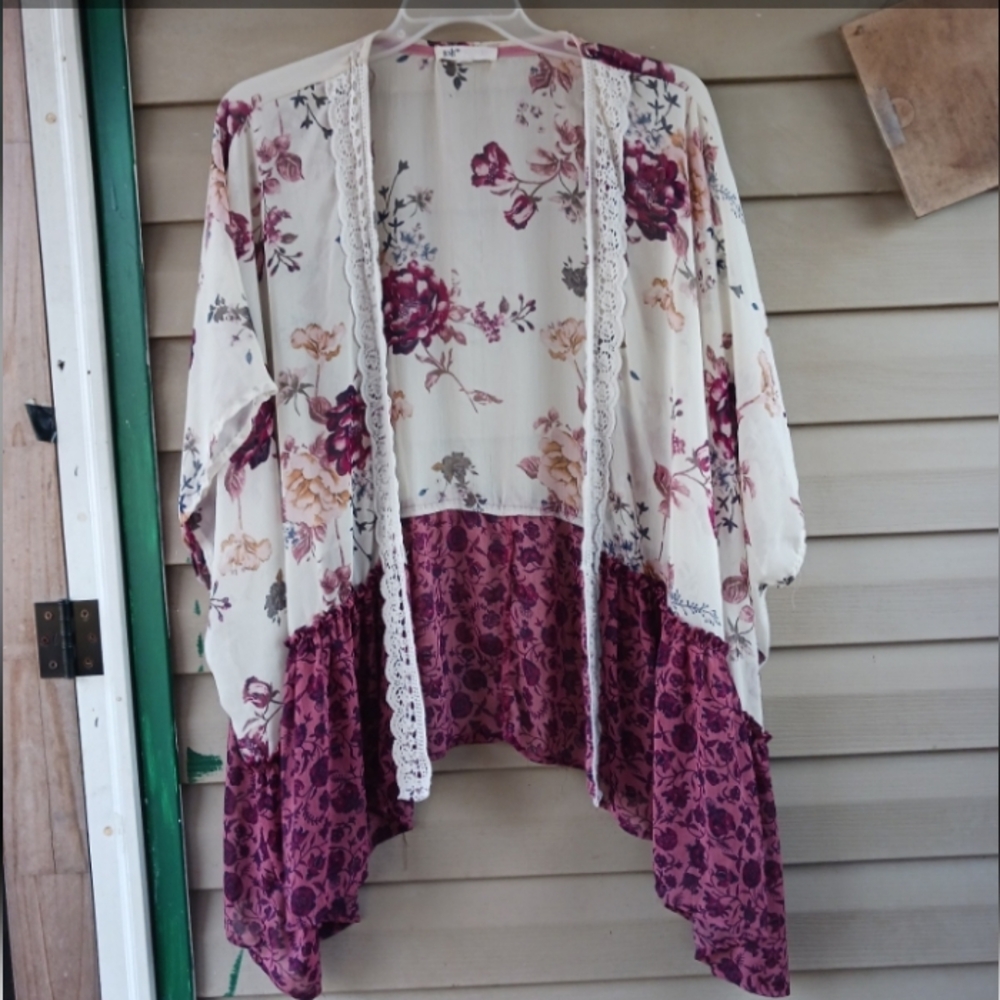 Jolt Floral Lace-Trim Kimono Jacket in Cream and Purple